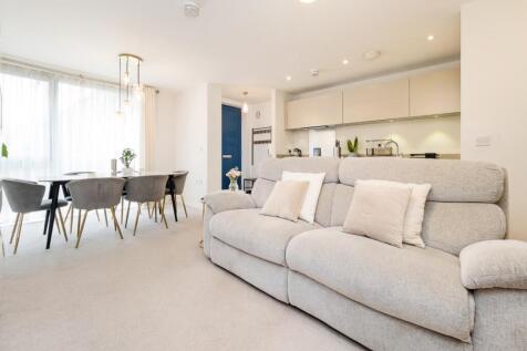2 bedroom maisonette for sale