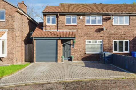 3 bedroom semi-detached house for sale