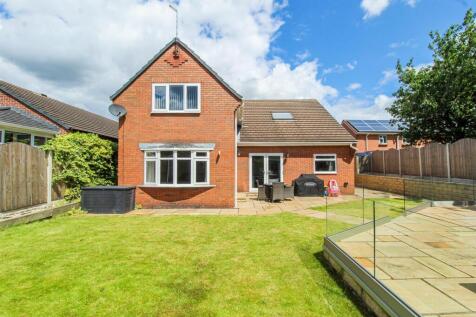 5 bedroom detached house for sale