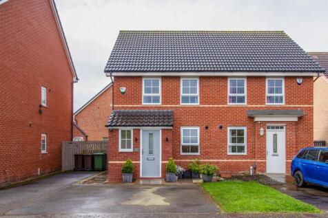 3 bedroom semi-detached house for sale