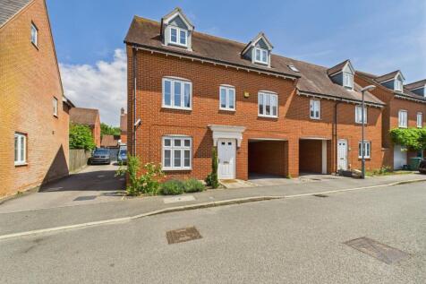 5 bedroom semi-detached house for sale