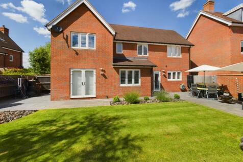 5 bedroom detached house for sale