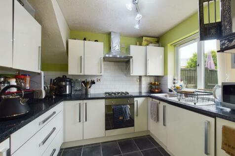 3 bedroom link detached house for sale