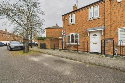 Windmill Close, Aylesbury HP19 3 bed end of terrace house for sale