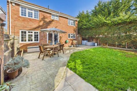 Gainsborough Place, Aylesbury HP19 4 bed detached house for sale