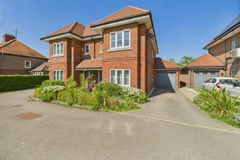 4 bedroom semi-detached house for sale