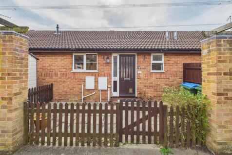 Dickens Way, Aylesbury HP19 1 bed bungalow for sale