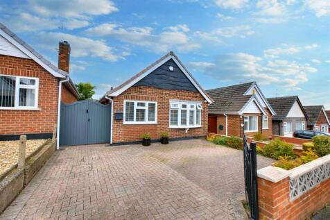 2 bedroom detached bungalow for sale