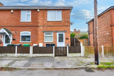 Curzon Street, Netherfield, Nottingham 2 bed end of terrace house for sale