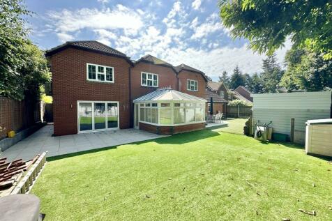 6 bedroom detached house for sale