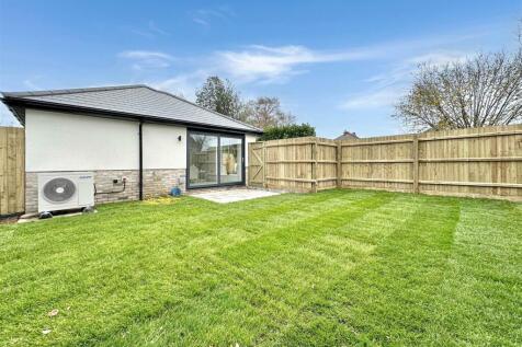 2 bedroom detached bungalow for sale