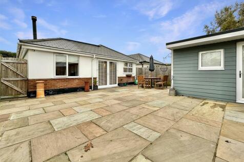 2 bedroom detached bungalow for sale