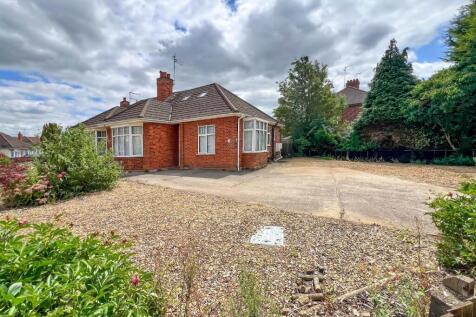 3 bedroom semi-detached bungalow for sale