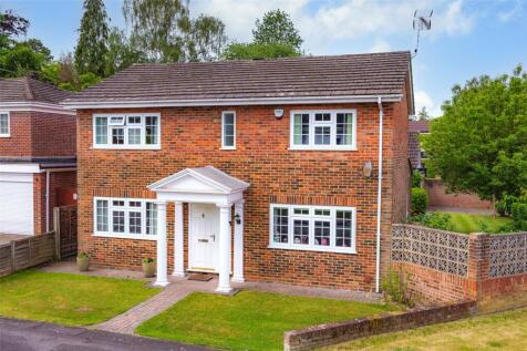 Dukes Wood, Berkshire RG45 4 bed detached house for sale