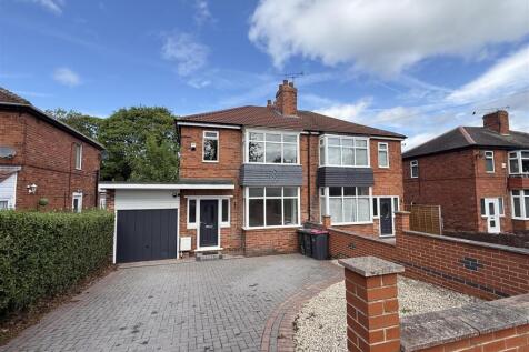 3 bedroom semi-detached house for sale