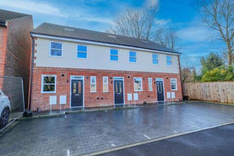 Aston Close, Hemel Hempstead, HP3 3 bed end of terrace house for sale