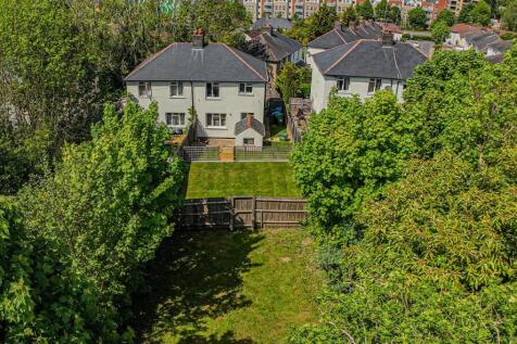 Bassil Road, Hemel Hempstead, HP2 2 bed semi