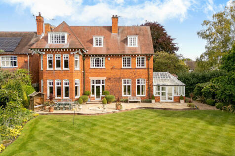 8 bedroom detached house for sale