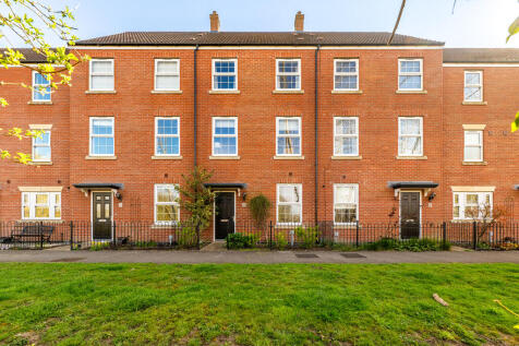 3 bedroom town house for sale