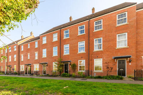 3 bedroom town house for sale