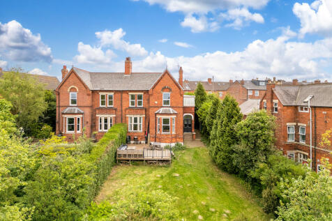 5 bedroom semi-detached house for sale