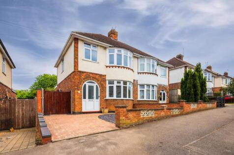 Wheatley Avenue, Corby NN17 3 bed semi
