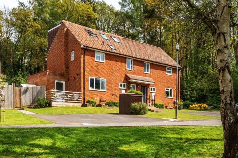 Dale View, Headley, Epsom, Surrey, KT18 4 bed semi