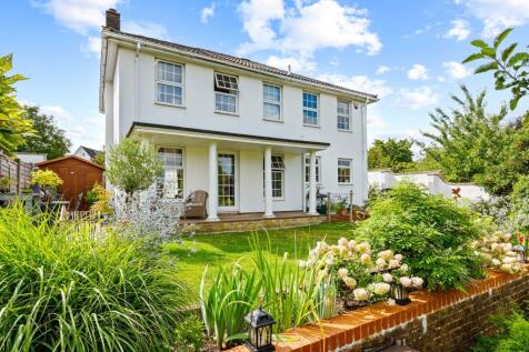 Churchill Close, Fetcham... 4 bed detached house for sale