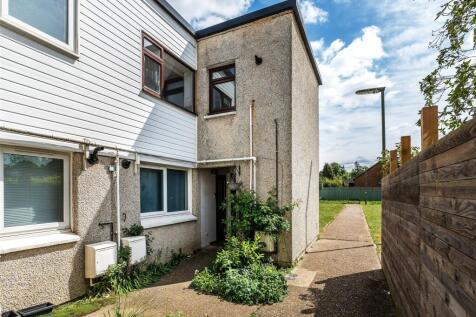 Fleetwood Close, Tadworth, Surrey, KT20 1 bed maisonette for sale