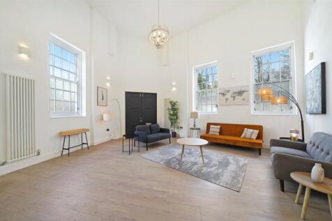 Station Approach, Tadworth, Surrey, KT20 2 bed flat for sale