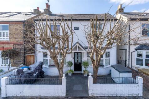 2 bedroom maisonette for sale