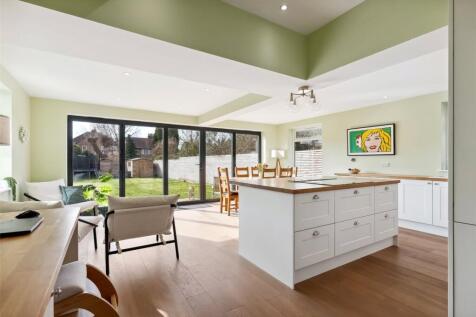 4 bedroom semi-detached house for sale