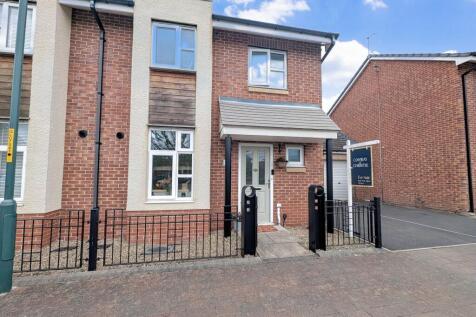 Lynwood Way, South Shields, NE34 3 bed semi