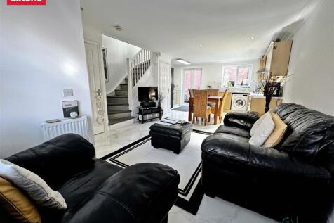 4 bedroom end of terrace house for sale