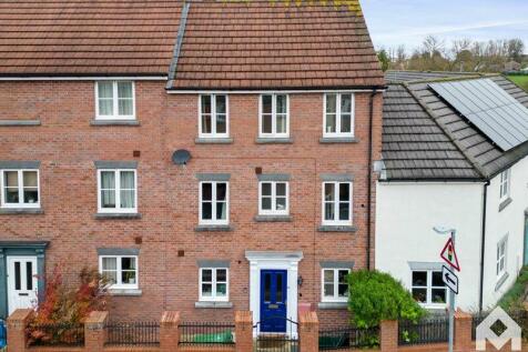 4 bedroom terraced house for sale