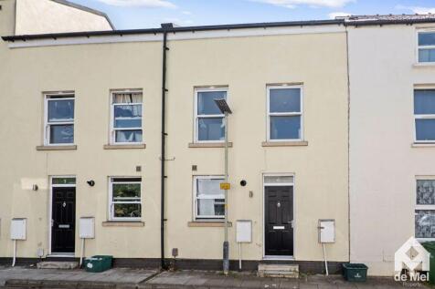 3 bedroom town house for sale