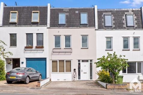 5 bedroom town house for sale