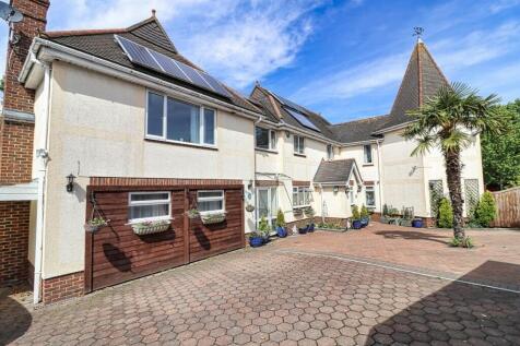 8 bedroom detached house for sale