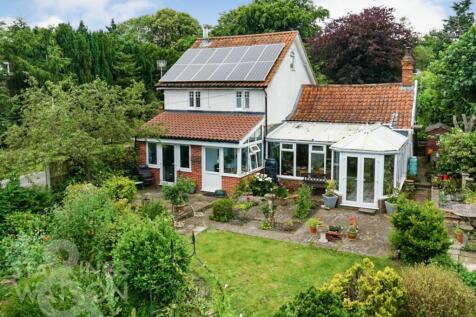 Strumpshaw Road, Brundall, Norwich 3 bed detached house for sale