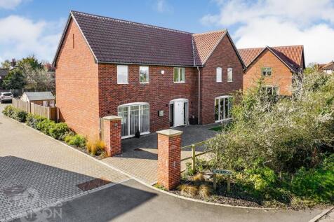 4 bedroom detached house for sale