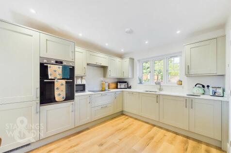 Alia Way, North Lopham, Diss 3 bed semi
