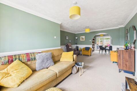 Peacock Chase, Wymondham, Norwich 4 bed detached house for sale