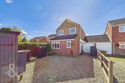 Hardingham Street, Hingham, Norwich 3 bed link detached house for sale