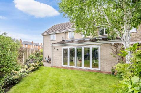 Queens Crescent, Bawtry, South Yorkshire 4 bed semi