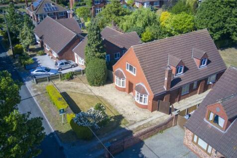 Cemetery Road, Hatfield Woodhouse... 5 bed detached house for sale