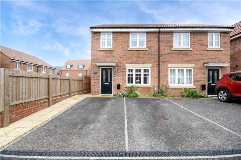 Kirkby Grove, Bircotes, DN11 3 bed semi