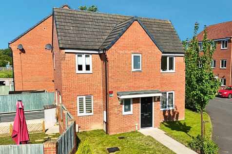 Pitt Close, Pontefract WF9 3 bed detached house for sale