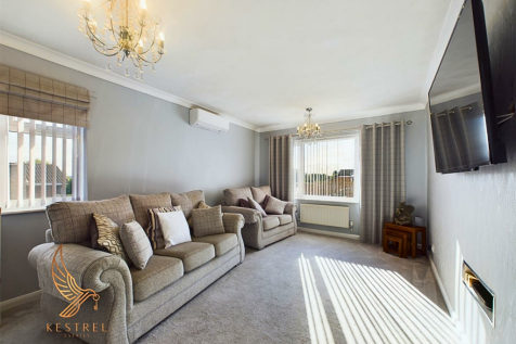 Askham Grove, Upton WF9 3 bed detached bungalow for sale