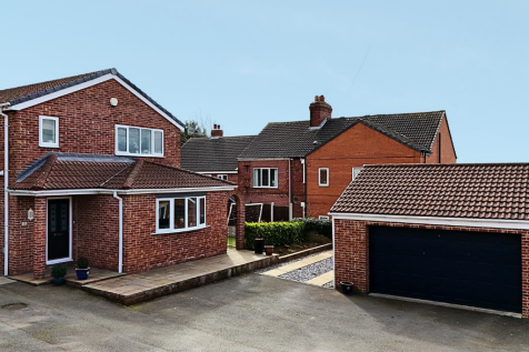 High Street, South Elmsall WF9 3 bed detached house for sale