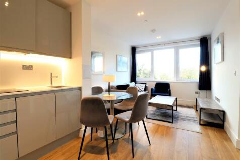 Pinnacle House, Kings Langley WD4 1 bed flat for sale